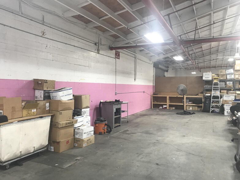 More Photos Of 560 W 182nd St, Gardena Manufacturing For Lease