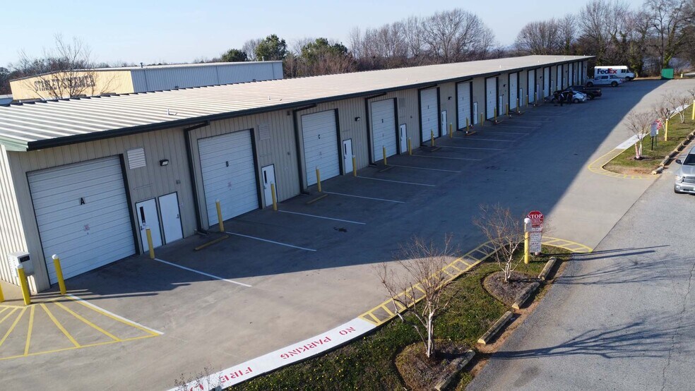 More Photos Of 1138 White Horse Rd, Greenville Warehouse For Lease
