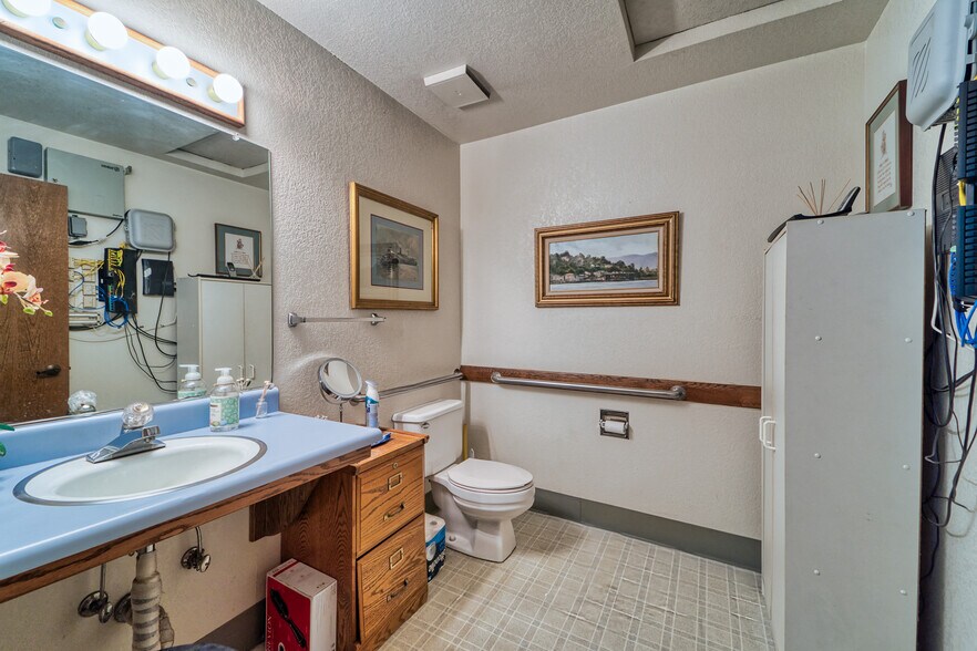 More Photos Of 1408 Live Oak Blvd, Yuba City Office For Sale