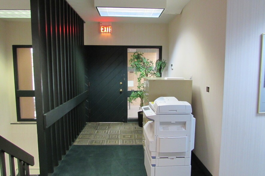 More Photos Of 20 Industrial Dr, Middletown Light Manufacturing For Sale