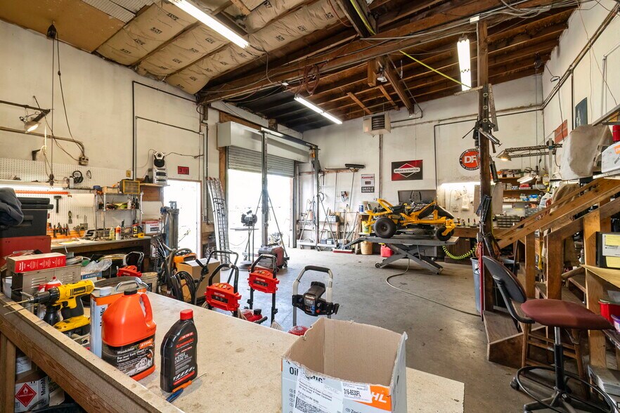 More Photos Of 901 Bay St, Port Orchard Storefront For Sale