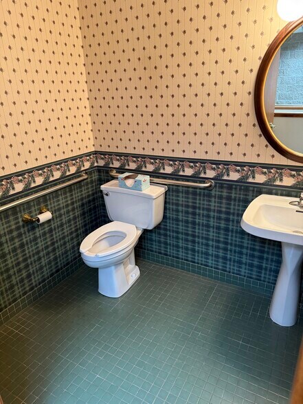 More Photos Of 126 S Knowles Ave, New Richmond Office For Lease