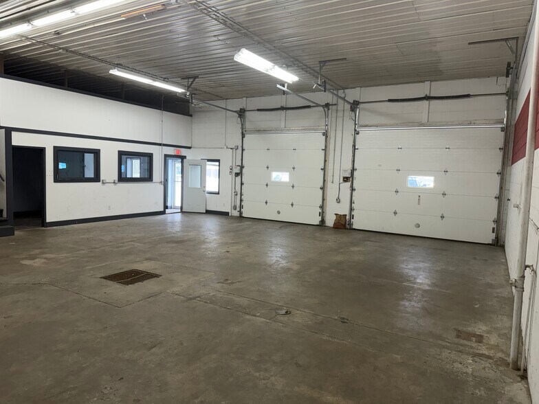 More Photos Of 3407 E Hamilton Ave, Eau Claire Auto Repair For Lease