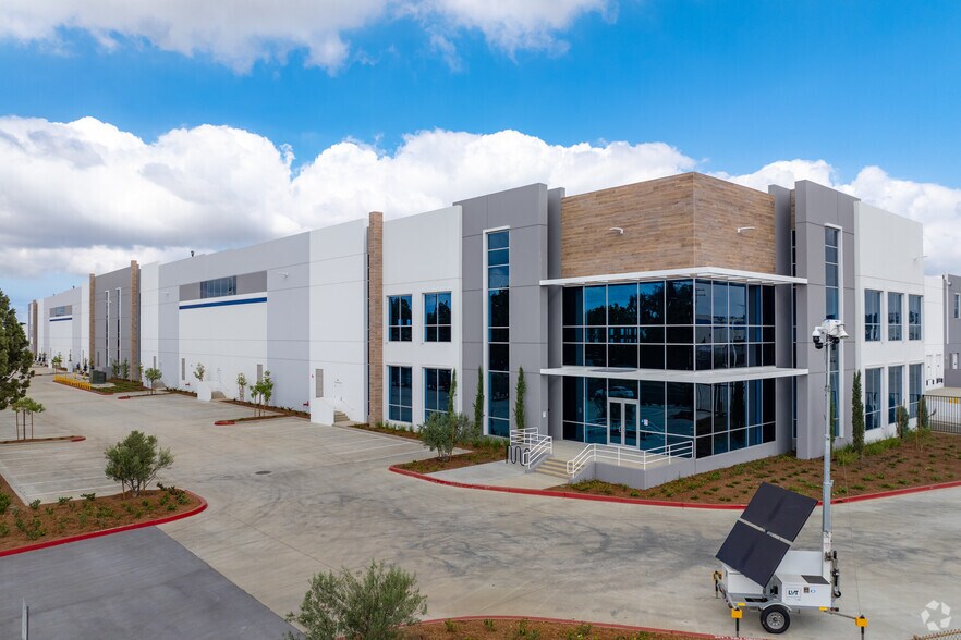 More Photos Of 2001 E Dominguez St, Carson Distribution For Lease