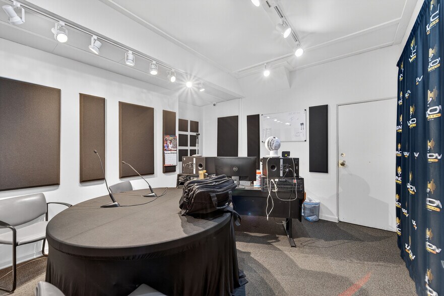 More Photos Of 2001 Capitol dr, Milwaukee Office For Sale