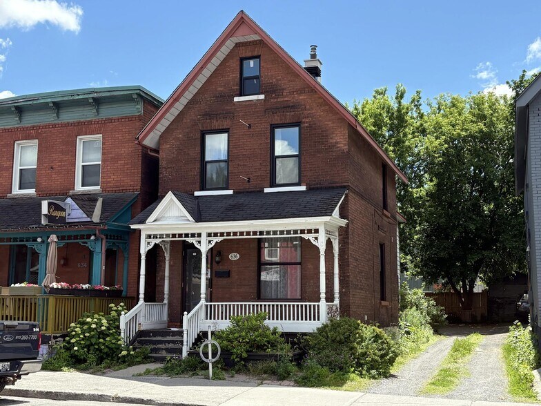 Primary Photo Of 636 Somerset St W, Ottawa Storefront For Sale