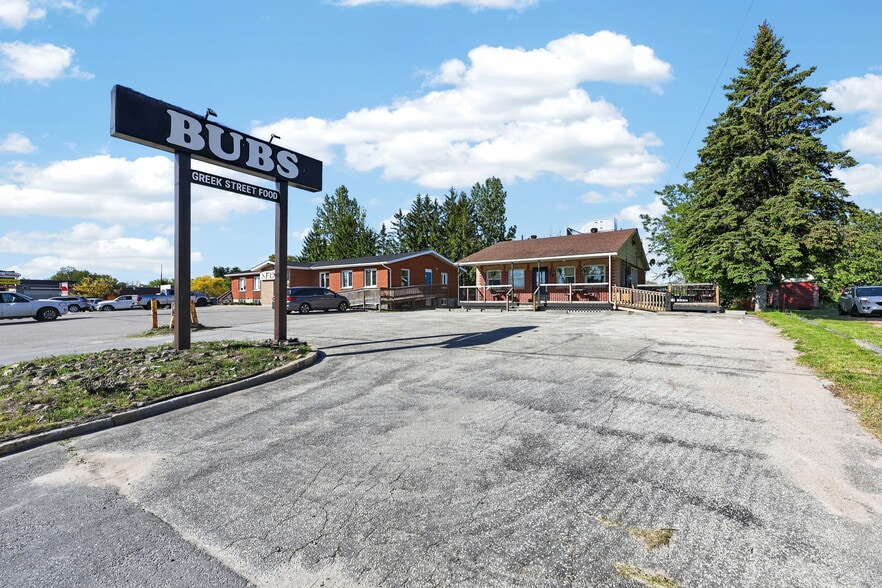 More Photos Of 56 Yonge St S, Springwater Fast Food For Sale