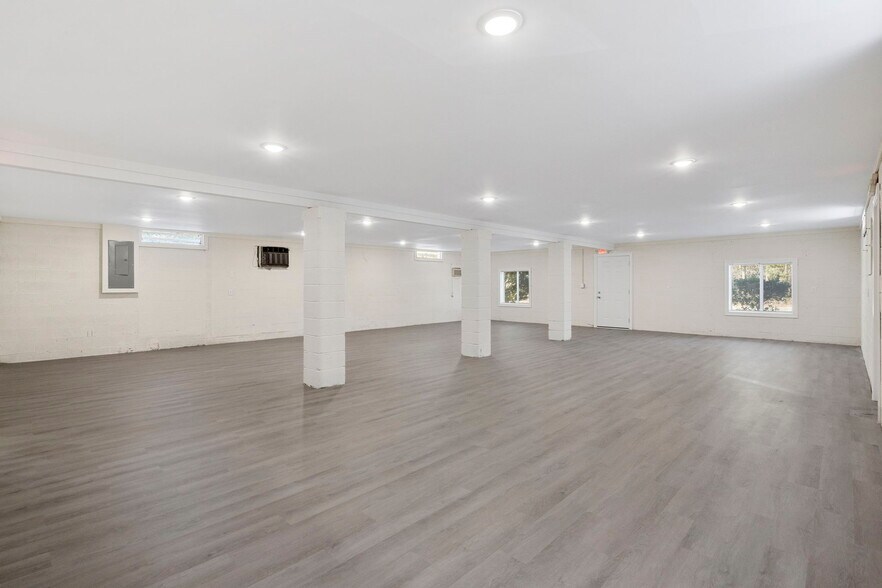 More Photos Of 3307 Sam W Dr ave, Conway Flex For Sale