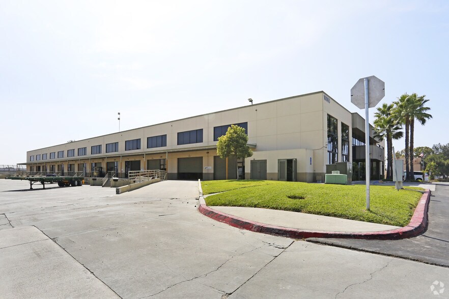 More Photos Of 10065 Via De La Amistad, San Diego Distribution For Lease