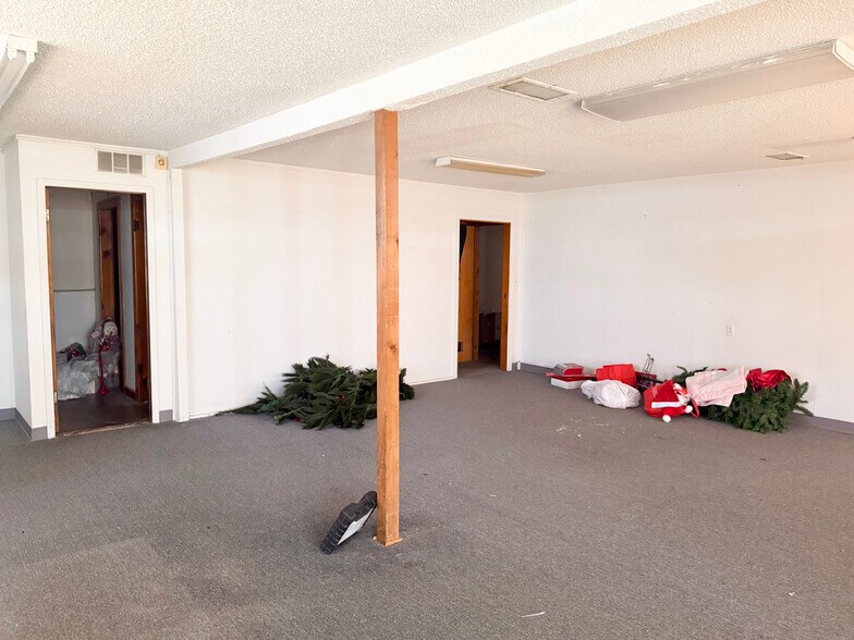 More Photos Of 1708 N Hobart St, Pampa Office For Sale