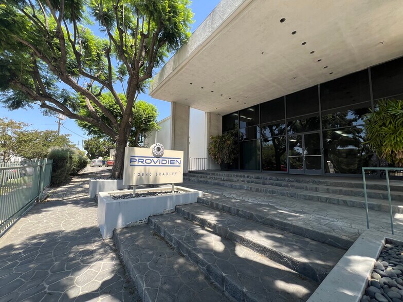 More Photos Of 12840 Bradley Ave, Sylmar Warehouse For Lease