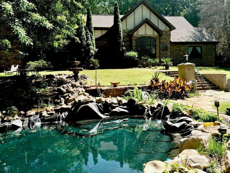 More Photos Of 3000 Cathedral Pl, Decatur Movie Radio TVStudio For Sale