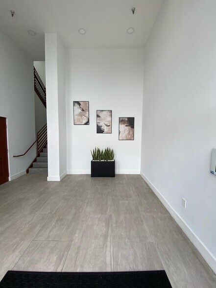 More Photos Of 10508 N Kendall Dr, Miami General Retail For Lease