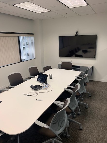More Photos Of 900 Veterans Blvd, Redwood City Office For Lease