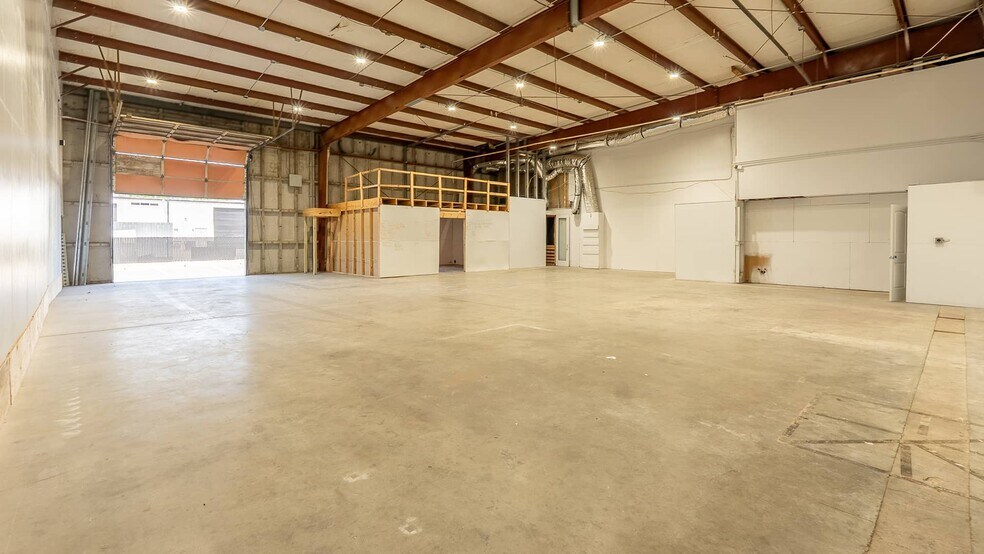 More Photos Of 311 E Saint Elmo Rd, Austin Office For Lease