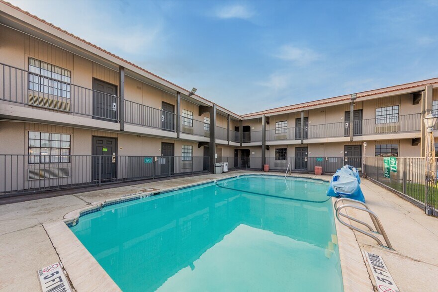 More Photos Of 1112 S Fort Hood St, Killeen Hotel For Sale
