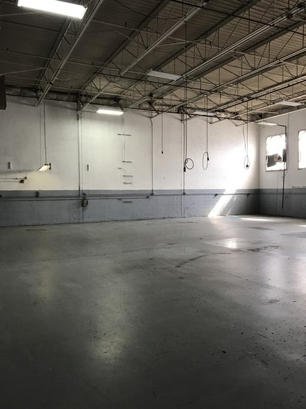 More Photos Of 34039 Schoolcraft Rd, Livonia Warehouse For Sale