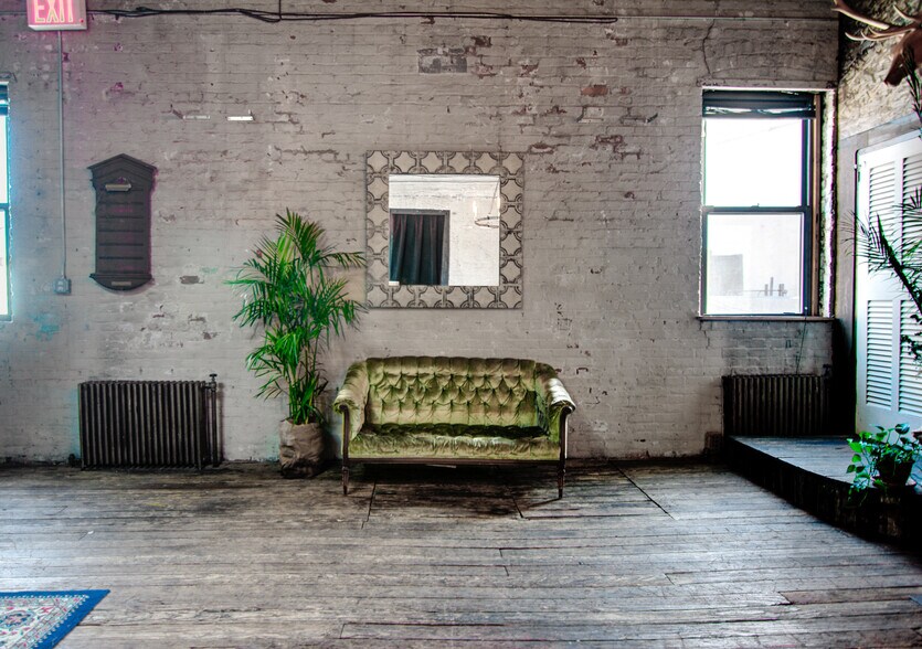 More Photos Of 198 N 4th St, Brooklyn Storefront Retail Office For Lease