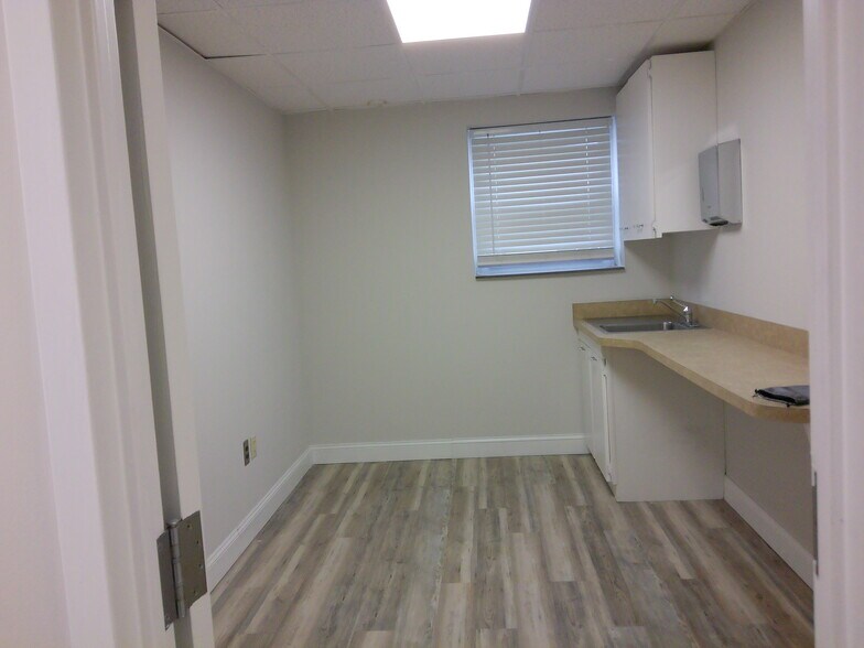 More Photos Of 9712 Belair Rd, Nottingham Medical For Lease