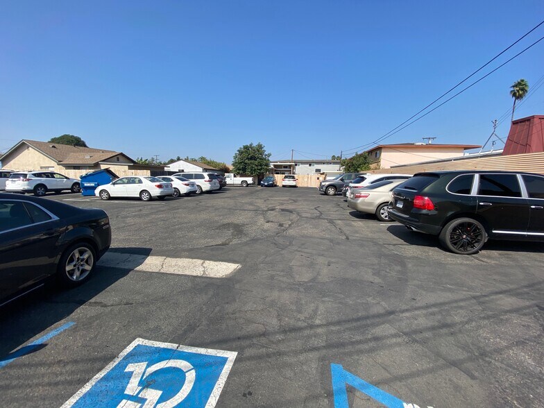 More Photos Of 9121 Garden Grove Blvd, Garden Grove General Retail For Lease