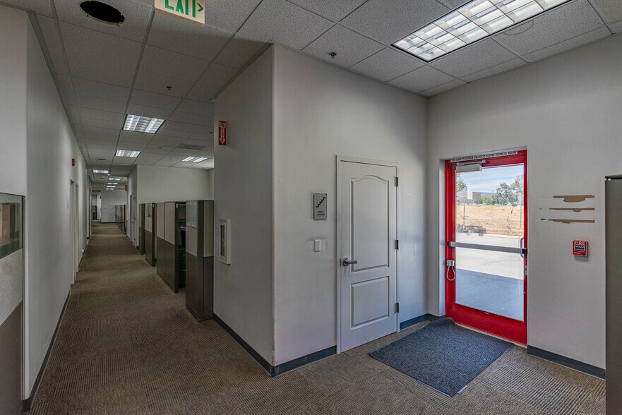 More Photos Of 300-304 E Avenue K6, Lancaster Office For Lease