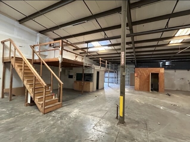 More Photos Of 2245 Whitfield Ind Way, Sarasota Warehouse For Lease