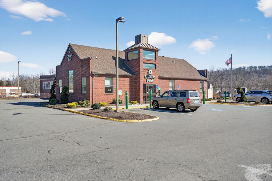 More Photos Of 444 Foxon Rd, East Haven Office For Sale