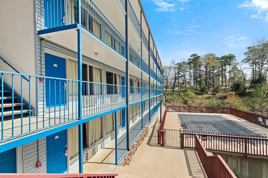 More Photos Of 110 Huntsville Rd, Eureka Springs Hotel For Sale