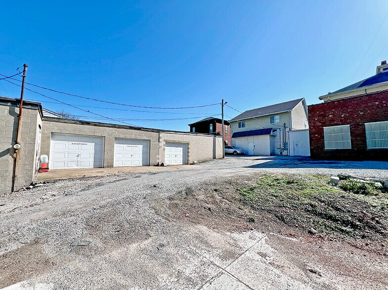 More Photos Of 305-309 N Illinois St, Belleville Storefront Retail Residential For Lease