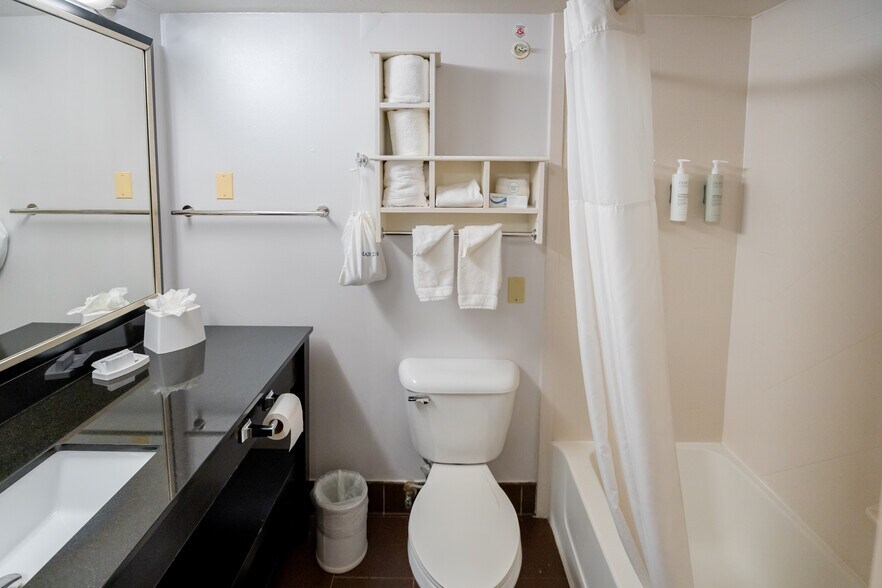 More Photos Of 912 W Dillon Rd, Louisville Hotel For Sale