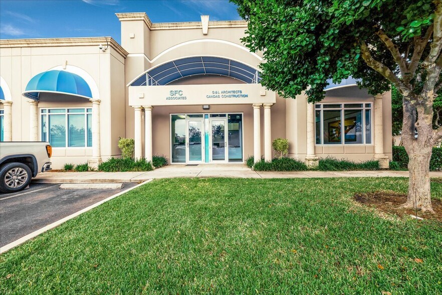 More Photos Of 2830 W State Road 84, Fort Lauderdale Flex For Sale