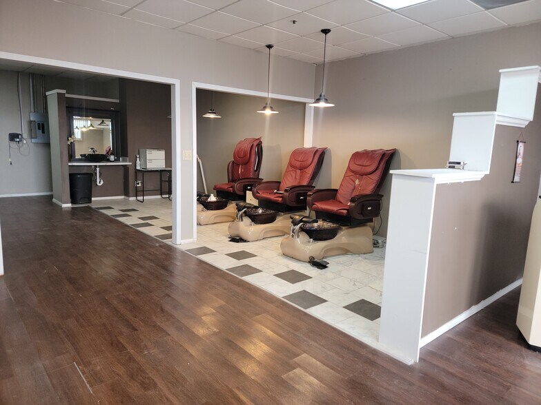 More Photos Of 6249 E 21st St, Wichita Storefront For Lease