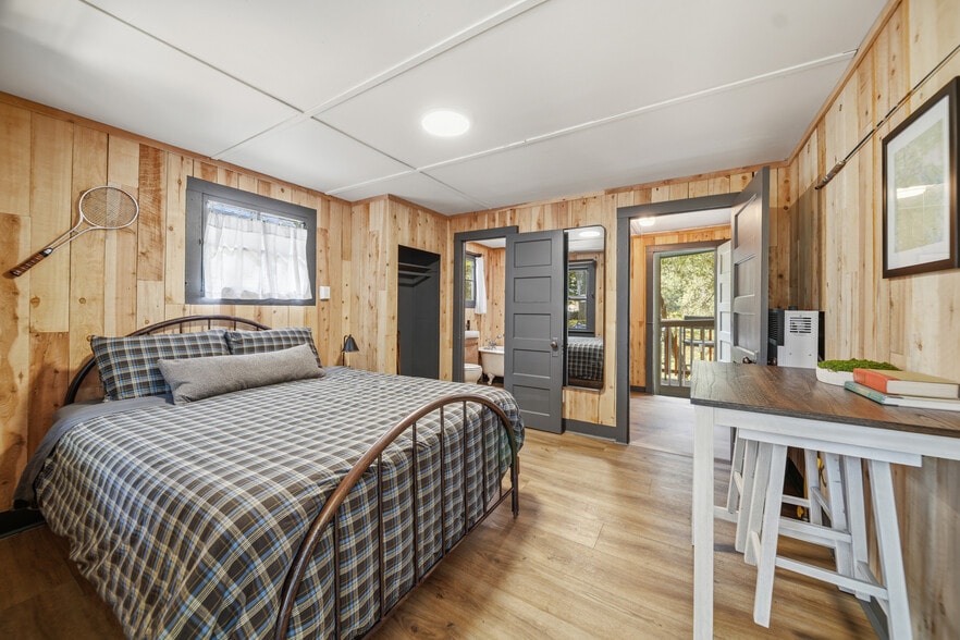 More Photos Of 4727 Dunsmuir Ave, Dunsmuir Hotel For Sale