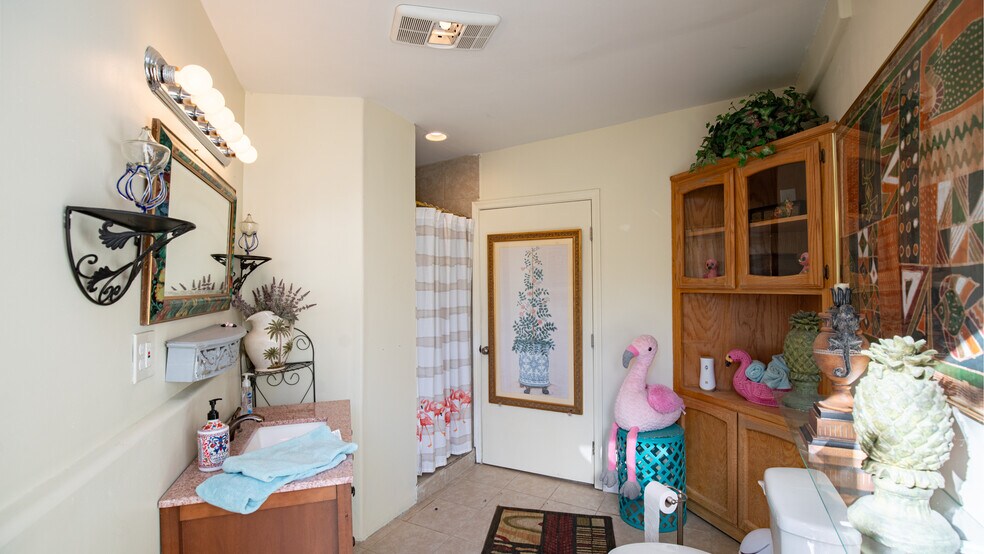 More Photos Of 1403 Rowena Way, Sacramento Specialty For Sale