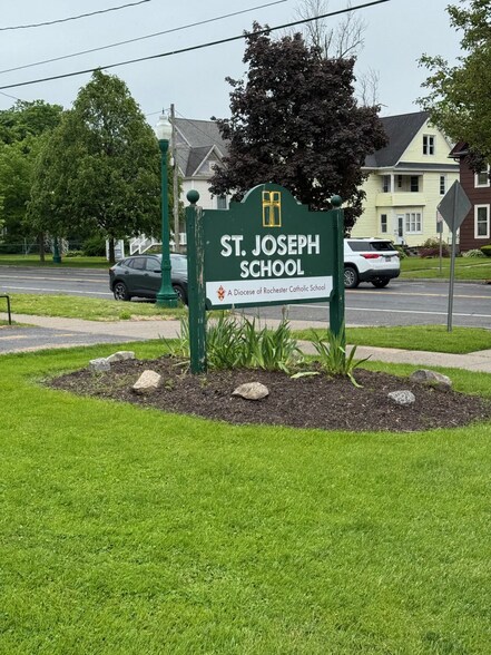 More Photos Of 89 E Genesee St, Auburn Flex For Sale