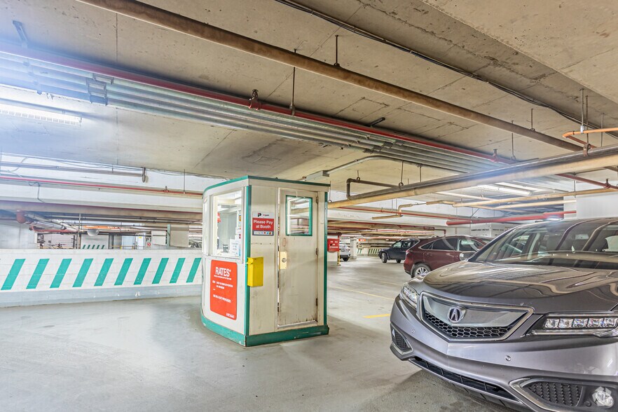 More Photos Of 10665 Jasper Ave, Edmonton Office For Lease