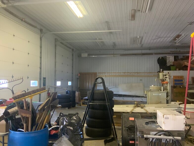 More Photos Of 885 Wales Dr, Hartville Warehouse For Lease