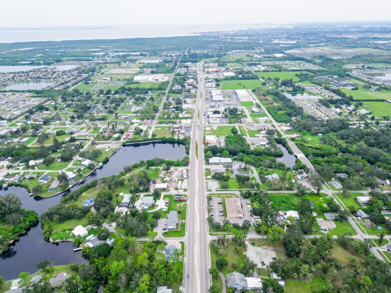 More Photos Of 301 N US Highway 41, Ruskin Office Residential For Lease
