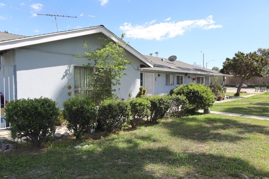 More Photos Of 417 W Guinida Ln, Anaheim Apartments For Sale