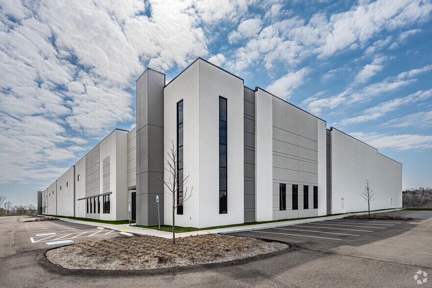 More Photos Of 1001 Blue Sky Ln, Coraopolis Warehouse For Lease