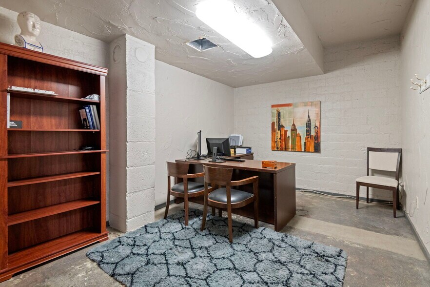 More Photos Of 23 NW Greenwood Ave, Bend Storefront For Sale