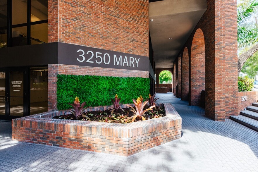 More Photos Of 3250 Mary St, Coconut Grove Office For Lease