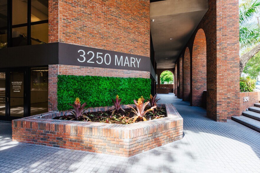 More Photos Of 3250 Mary St, Coconut Grove Office For Lease