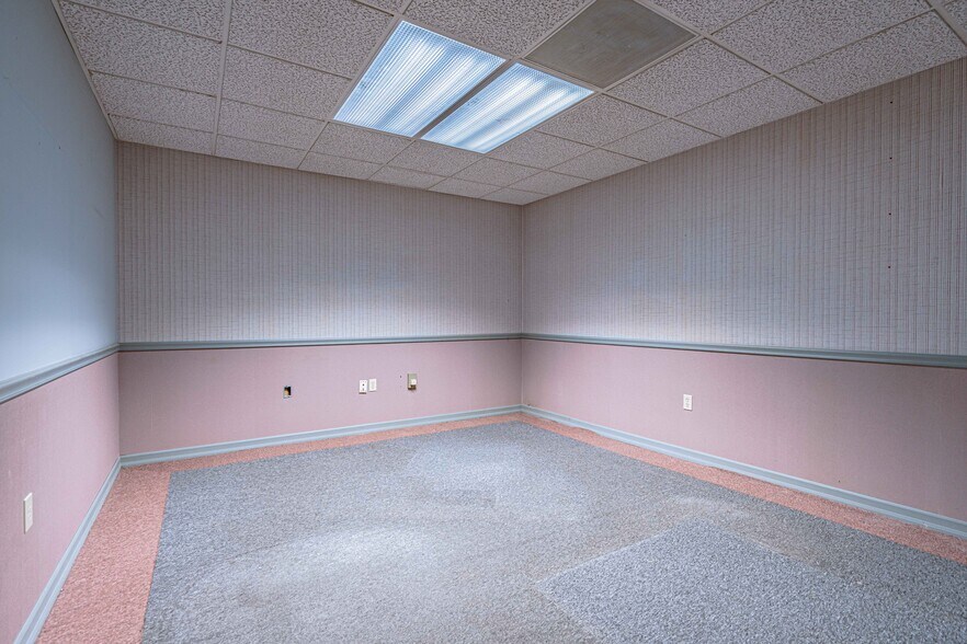 More Photos Of 2428 Walbert Ave, Allentown Flex For Lease