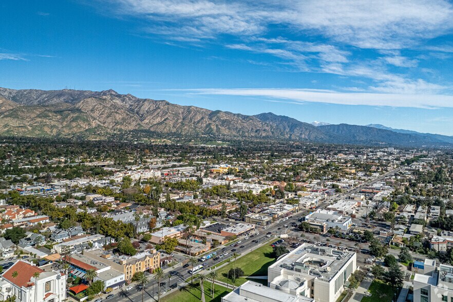 More Photos Of 1655-1671 E Colorado Blvd, Pasadena Fast Food For Lease