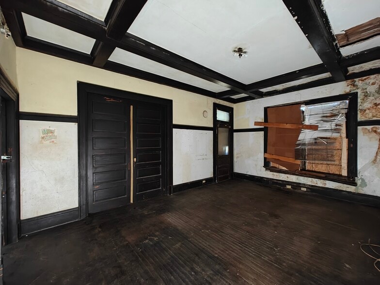 More Photos Of 2020 N Main St, Jacksonville Specialty For Sale