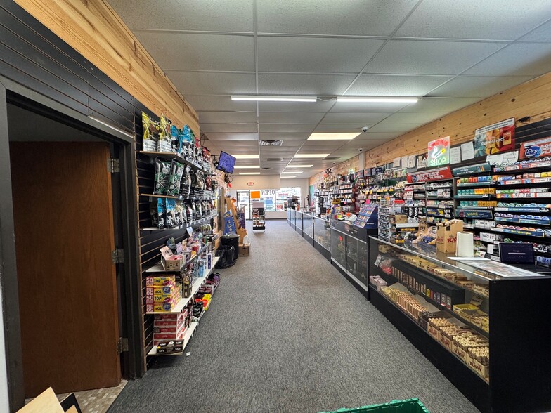 More Photos Of 5900-5926 Us Highway 51, McFarland Unknown For Lease