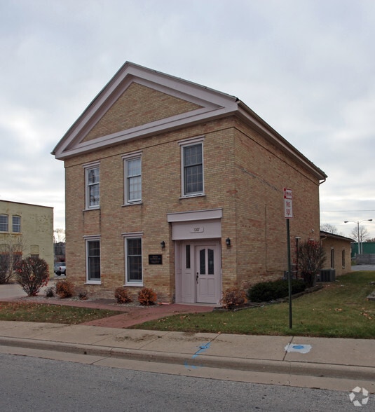 Primary Photo Of 1207 55th St, Kenosha Office For Lease
