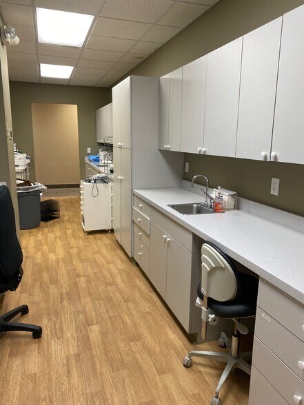 More Photos Of 1515 W 45th Ave, Griffith Medical For Lease