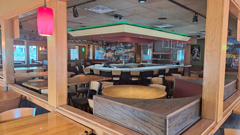 More Photos Of 298 Southhall Ln, Maitland Restaurant For Lease